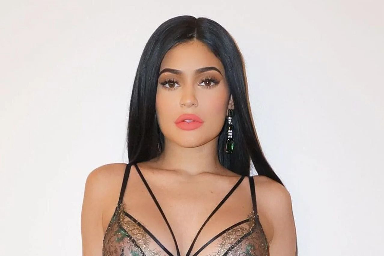 Hamileliği Kylie Jenner'ı durdurmadı! Çırılçıplak kamera karşısına geçti - Sayfa 52