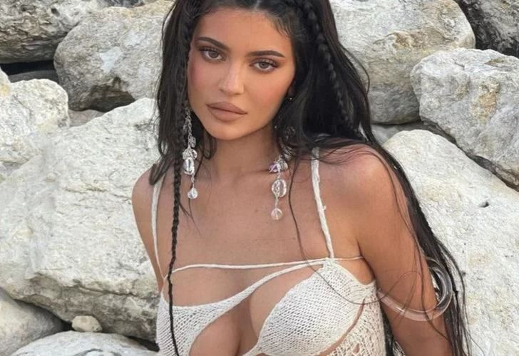 Hamileliği Kylie Jenner'ı durdurmadı! Çırılçıplak kamera karşısına geçti - Sayfa 4