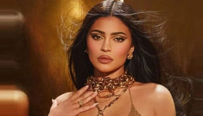 Hamileliği Kylie Jenner'ı durdurmadı! Çırılçıplak kamera karşısına geçti - Sayfa 25