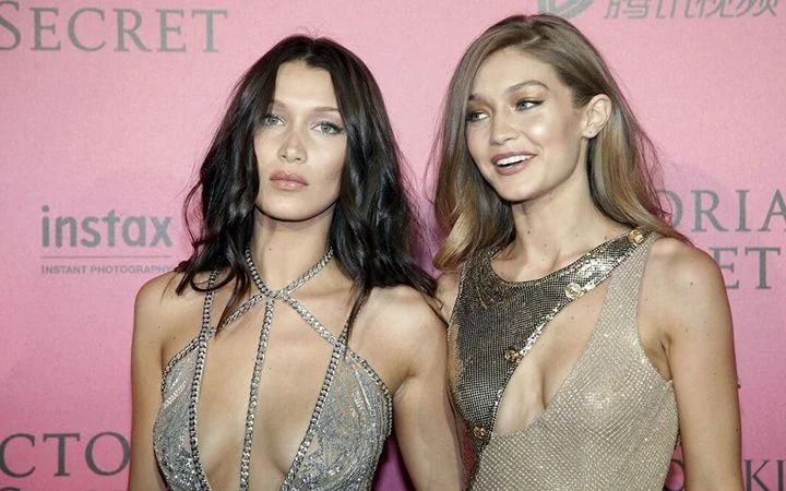 Bella Hadid'in samanlık pozları olay oldu! Cüretkar paylaşımı beğeni yağmuruna tutuldu... - Sayfa 20