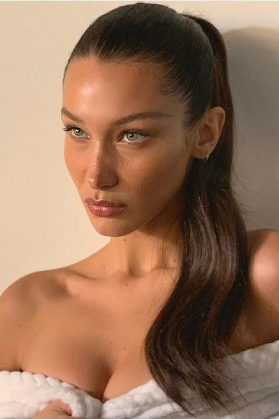 Bella Hadid'in samanlık pozları olay oldu! Cüretkar paylaşımı beğeni yağmuruna tutuldu... - Sayfa 16