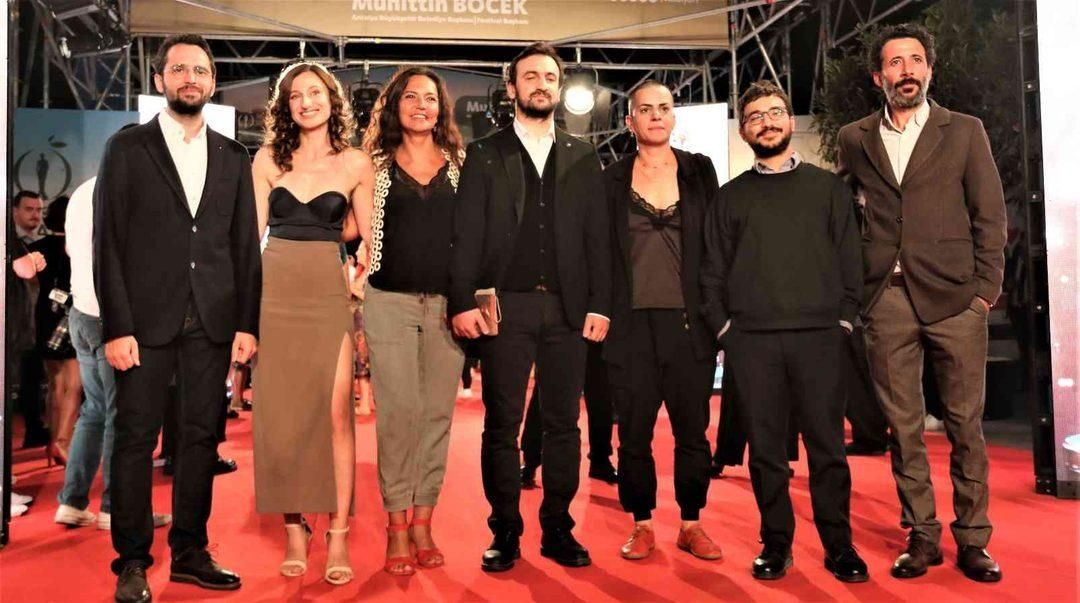 58. Antalya Altın Portakal Film Festivali’nde kırmızı halıda şıklık yarışı - Sayfa 11