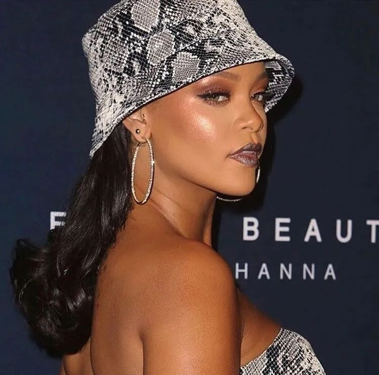 Rihanna yeni iç çamaşırı koleksiyonunu tanıttı! Kendine hayran bıraktı - Sayfa 4