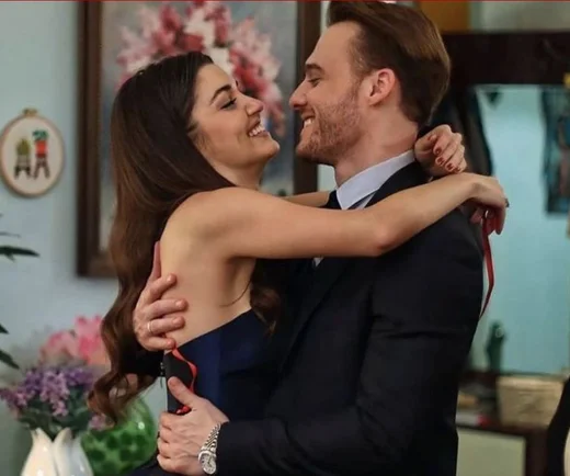 Hande Erçel ve Kerem Bürsin'e zorunlu ayrılık! ABD'ye gitmeye hazırlanırken... - Sayfa 6