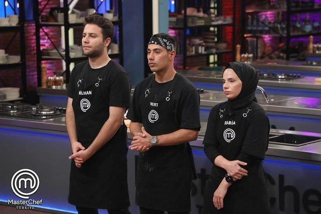 MasterChef’e gözyaşlarıyla veda etti! Ünlü şeflerin duygusal anları... - Sayfa 11