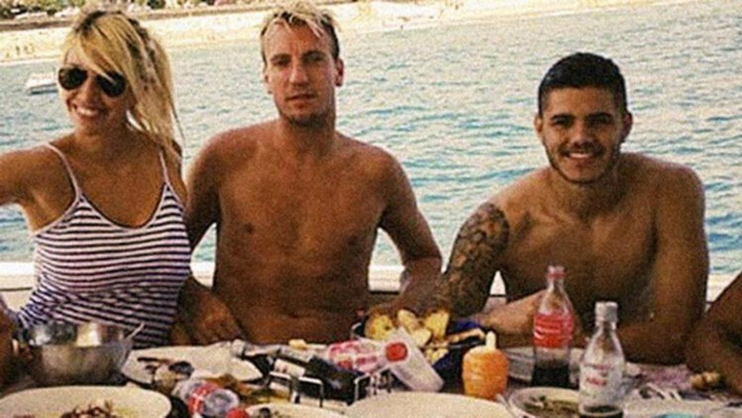 Wanda Nara - Mauro Icardi evliliğinde yasak aşk iddiası! Paylaşımı olay oldu... - Sayfa 7