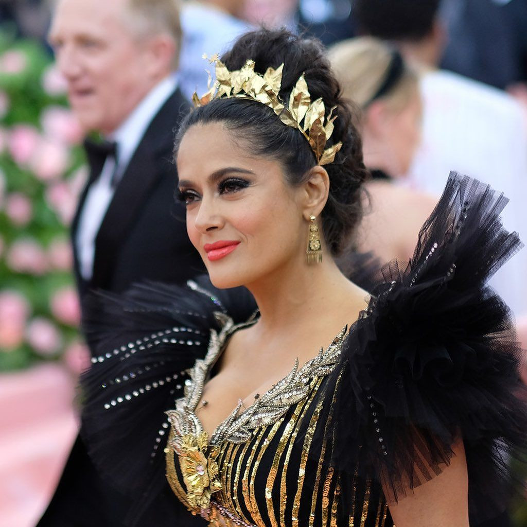 Salma Hayek'in göğüs dekoltesi olay yarattı! - Sayfa 14