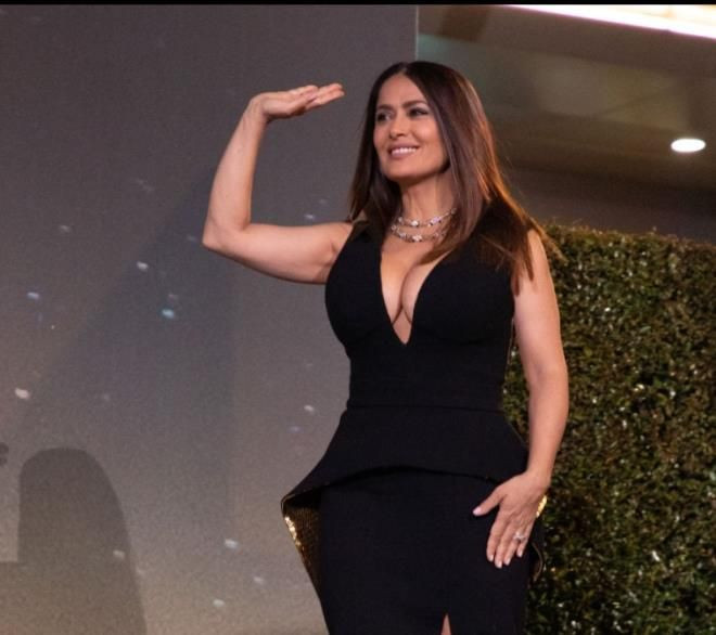 Salma Hayek'in göğüs dekoltesi olay yarattı! - Sayfa 7