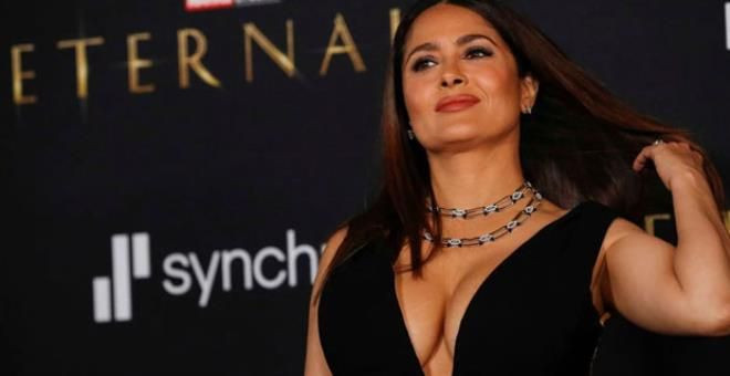 Salma Hayek'in göğüs dekoltesi olay yarattı! - Sayfa 3