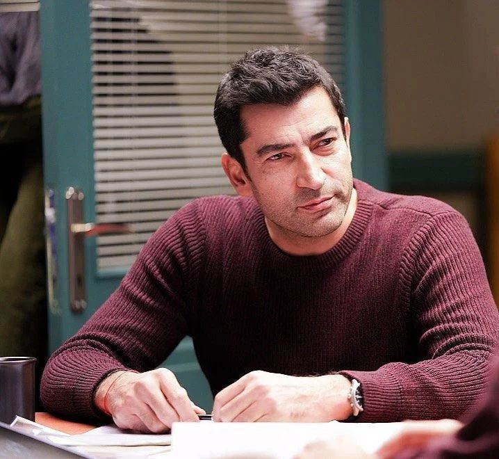 Kenan İmirzalıoğlu ile ağabeyinin inanılmaz benzerliği! Görenler ikiz sanıyor! - Sayfa 29