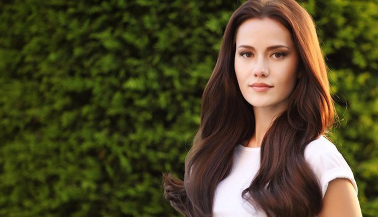 Fahriye Evcen'in çantasının fiyatı dudak uçuklattı! 1 yıllık asgari ücretten fazla... - Sayfa 2