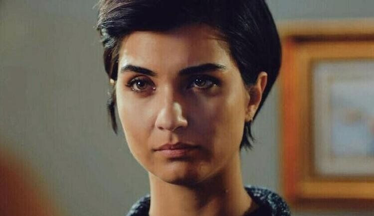 Tuba Büyüküstün, oğlunu toprağa veren eski sevgilisi Sami Saydan'ı cenazede yalnız bırakmadı - Sayfa 4