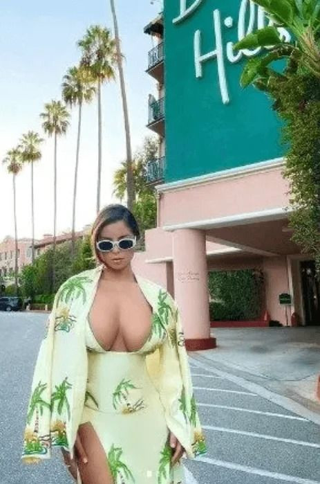 Demi Rose derin dekoltesiyle yürek hoplattı! Düğmeler kavuşmadı... - Sayfa 6