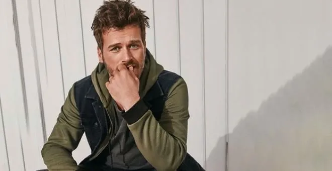Yakışıklı oyuncu Kıvanç Tatlıtuğ'un kız kardeşi güzelliğiyle kendine hayran bıraktı!