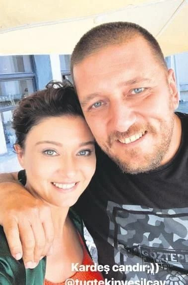 Ünlü oyuncu Nurgül Yeşilçay kardeşi ile ikiz gibi! Görenler hayrete düştü... - Sayfa 11