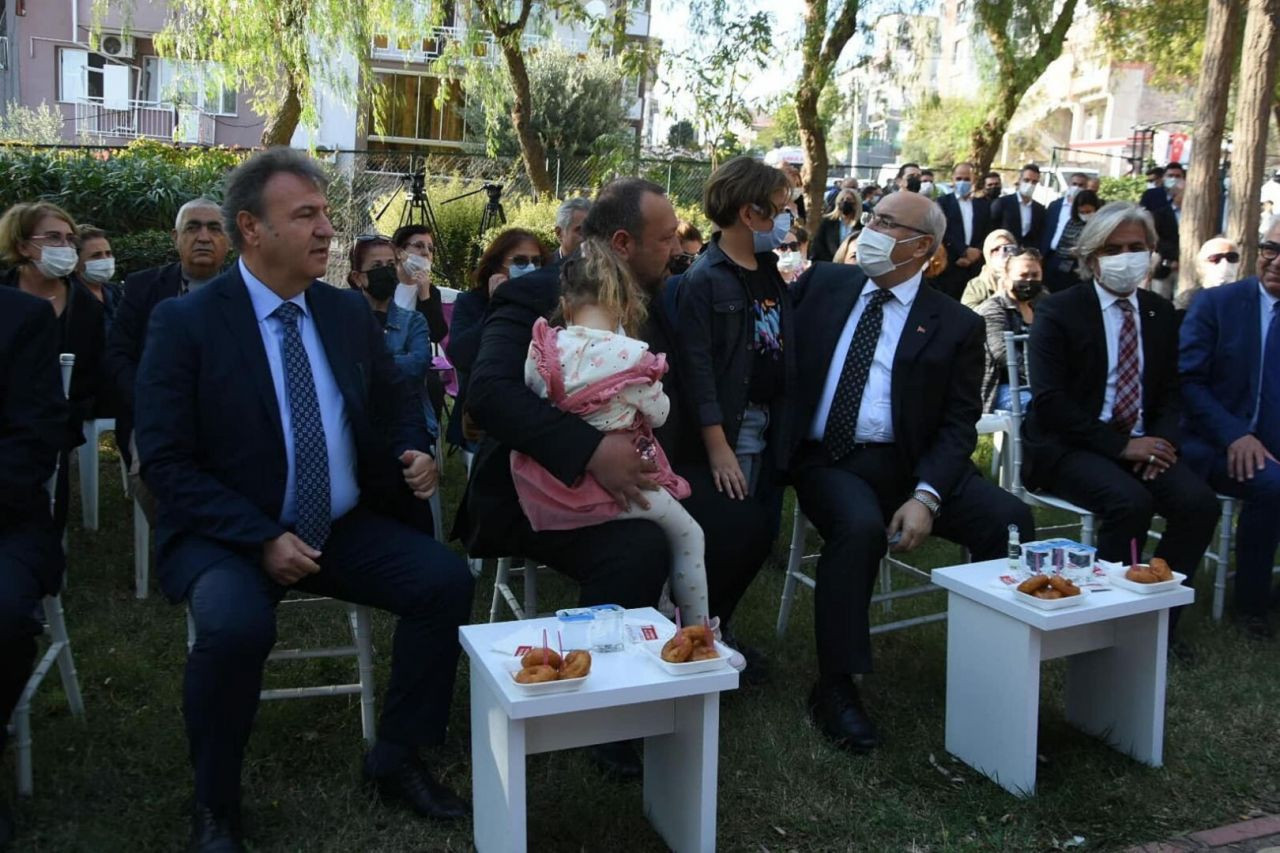 İzmir depreminin simgesi Ayda, annesinin adı verilen parkta oynadı! Babadan yürek burkan sözler - Sayfa 15