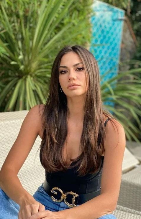 Demet Özdemir’in bikinili pozları göz kamaştırdı! Adeta beğeni yağdı... - Sayfa 33