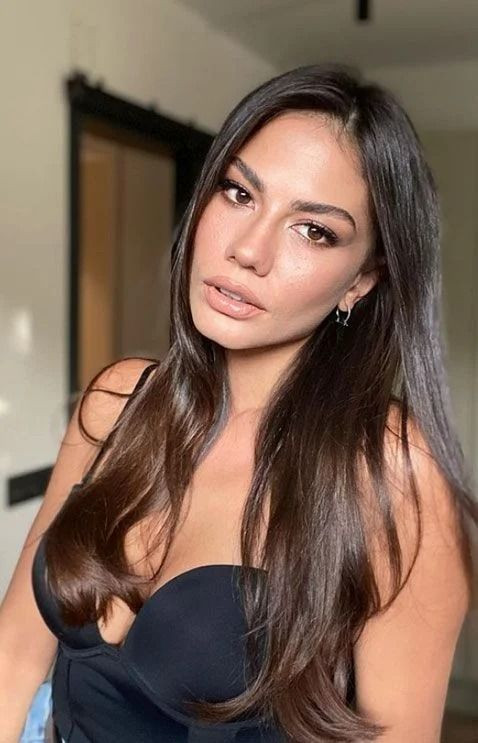 Demet Özdemir’in bikinili pozları göz kamaştırdı! Adeta beğeni yağdı... - Sayfa 34