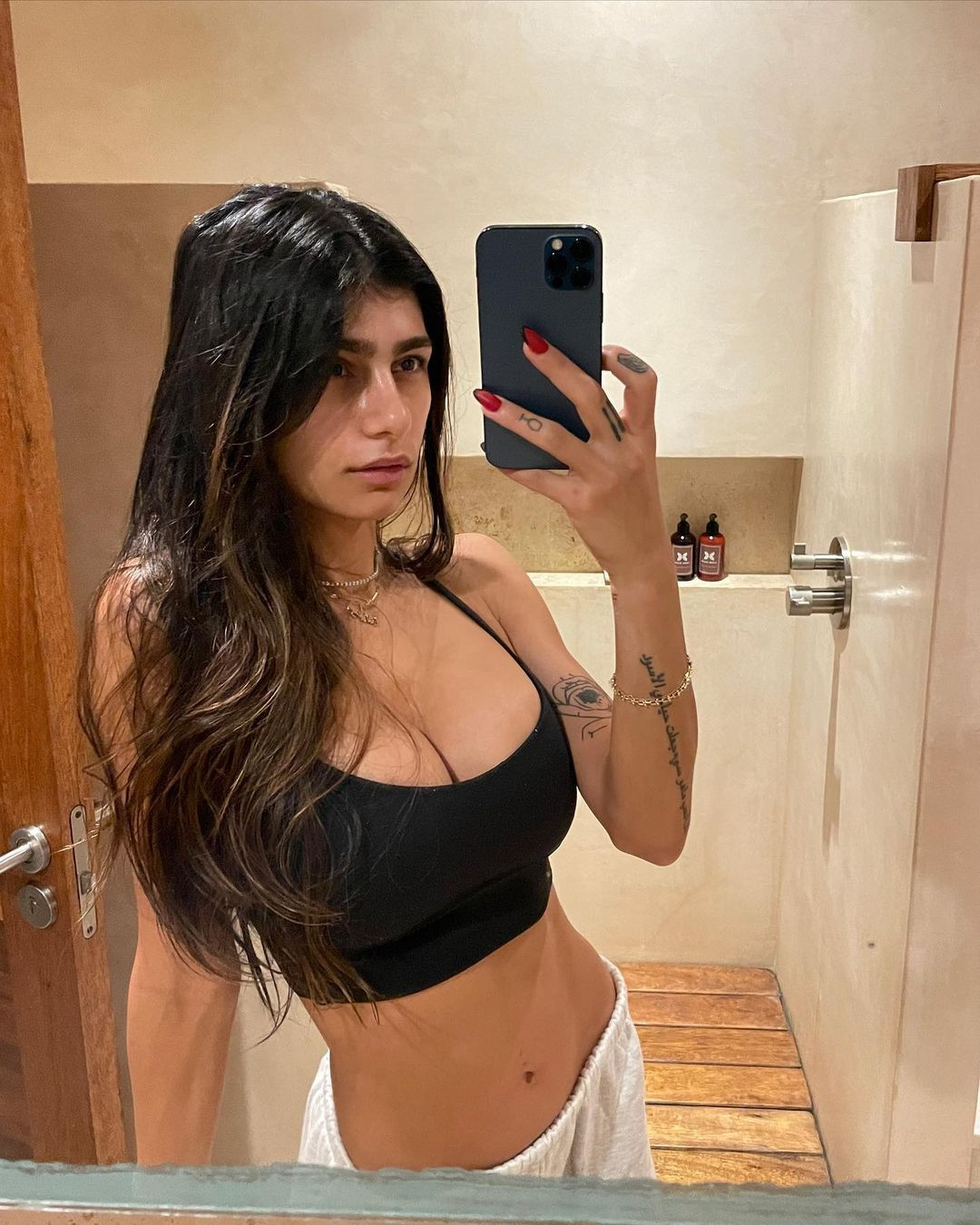 Mia Khalifa transparan elbisesiyle sosyal medyayı salladı! Takipçilerini mest etti... - Sayfa 16