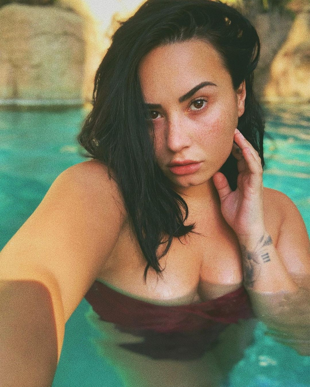 Demi Lovato, kendi tasarladığı cinsiyetsiz seks oyuncağını tanıttı - Sayfa 7