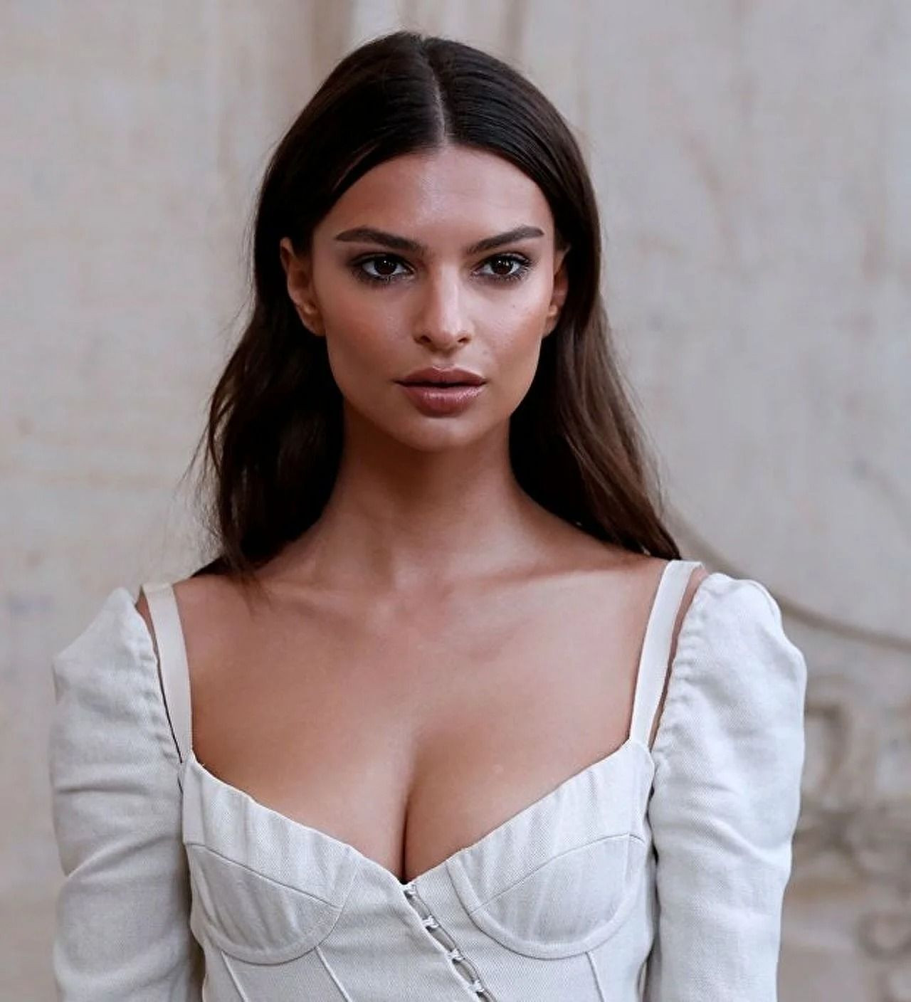 Dünyanın en seksi kadınlarından Emily Ratajkowski paylaştı, pozuna beğeni yağdı! - Sayfa 3