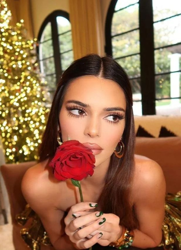 Kendall Jenner’ın cesur seçimi yürek hoplattı! Düğün stili ile dikkat çekti… - Sayfa 20