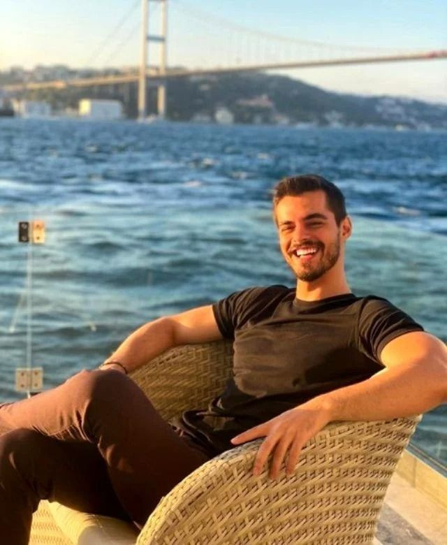 Gönül Dağı'nın yıldızı Berk Atan, sevgilisi Selin Yağcıoğlu'nu öpmelere doyamadı! - Sayfa 1