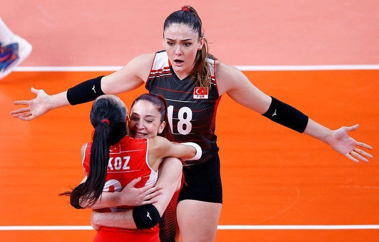 Ünlü voleybolcu Zehra Güneş'in pozları olay oldu! "Kapat kız belini, böbreklerini üşüteceksin" - Sayfa 7