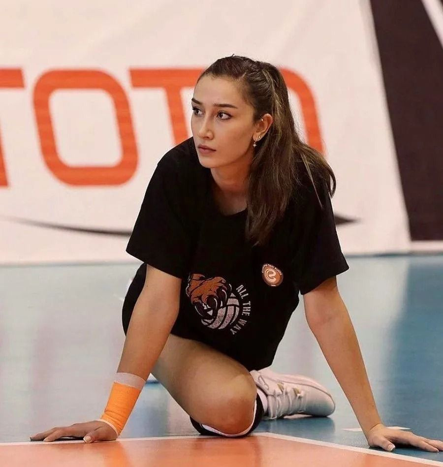 Hande Baladın saha dışı pozlarıyla kasıp kavurdu! Voleybolda başka sosyal medyada bambaşka! - Sayfa 17