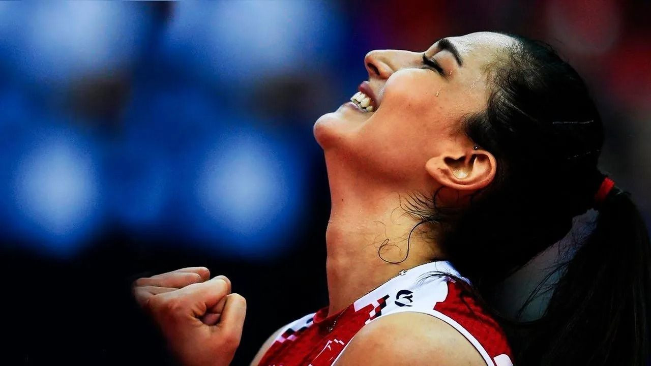 Hande Baladın saha dışı pozlarıyla kasıp kavurdu! Voleybolda başka sosyal medyada bambaşka! - Sayfa 21