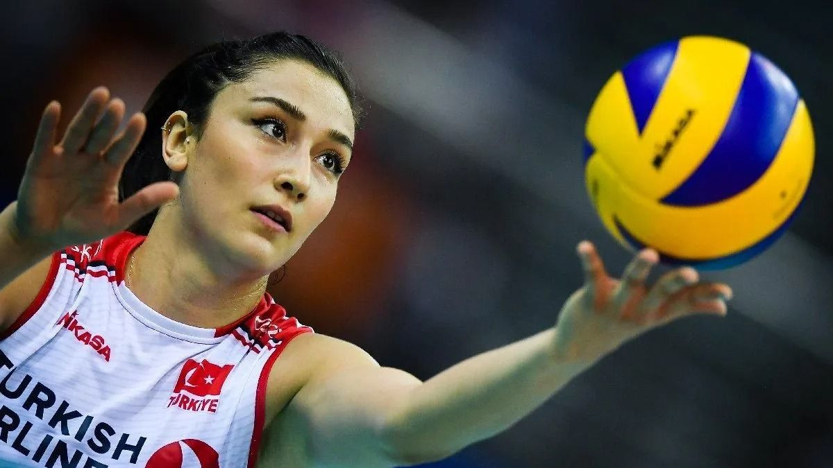 Hande Baladın saha dışı pozlarıyla kasıp kavurdu! Voleybolda başka sosyal medyada bambaşka! - Sayfa 20