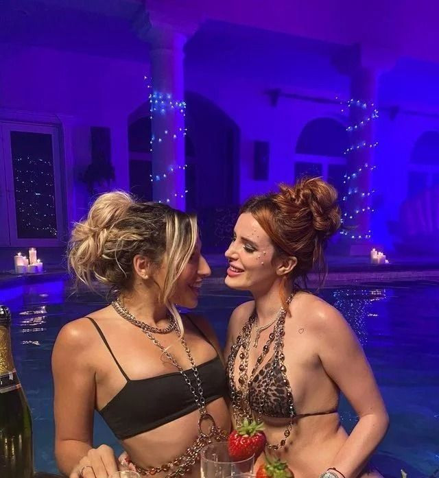 Yetişkin film yönetmeni Bella Thorne sevgilisi Benjamin Mascolo ile çırılçıplak pozunu paylaştı! - Sayfa 3