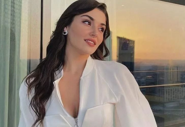 Hande Erçel süper minisinden sonra kırmızı takımıyla da olay yarattı! - Sayfa 21