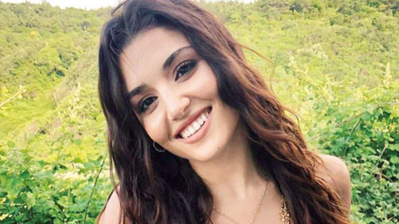 Hande Erçel süper minisinden sonra kırmızı takımıyla da olay yarattı! - Sayfa 24