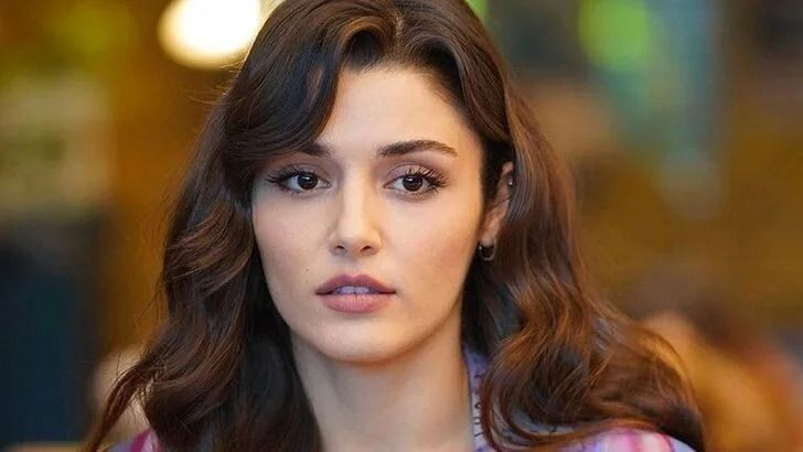 Hande Erçel süper minisinden sonra kırmızı takımıyla da olay yarattı! - Sayfa 20