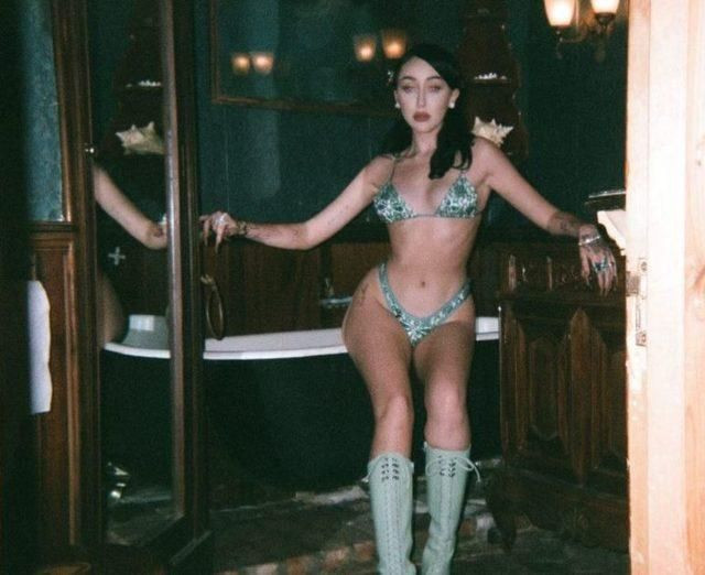 Miley Cyrus’un kardeşi Noah Cyrus’dan iddialı poz! Beğeni yağmuruna tutuldu… - Sayfa 6