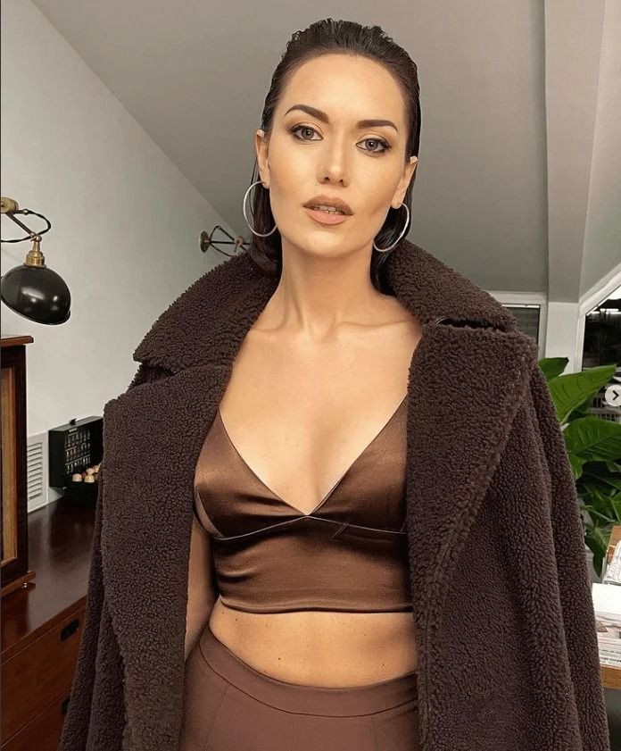 Fahriye Evcen bornozlu paylaşımı ile nefes kesti! - Sayfa 12