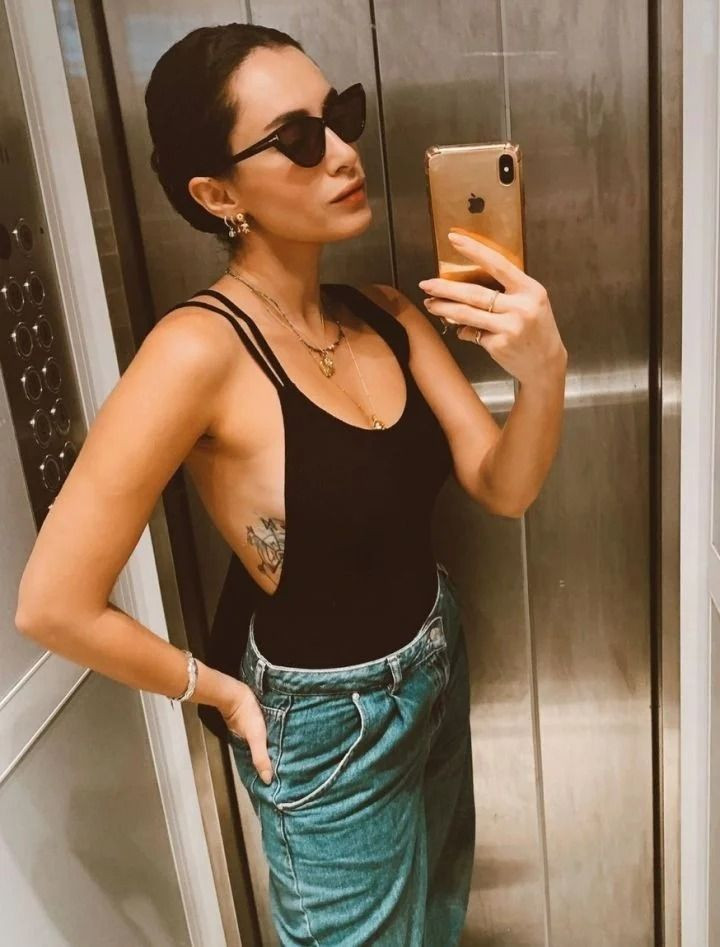 Güzel oyuncu Hande Doğandemir straplez elbisesiyle Instagram'ı salladı! - Sayfa 2