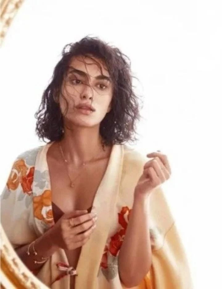 Güzel oyuncu Hande Doğandemir straplez elbisesiyle Instagram'ı salladı! - Sayfa 11