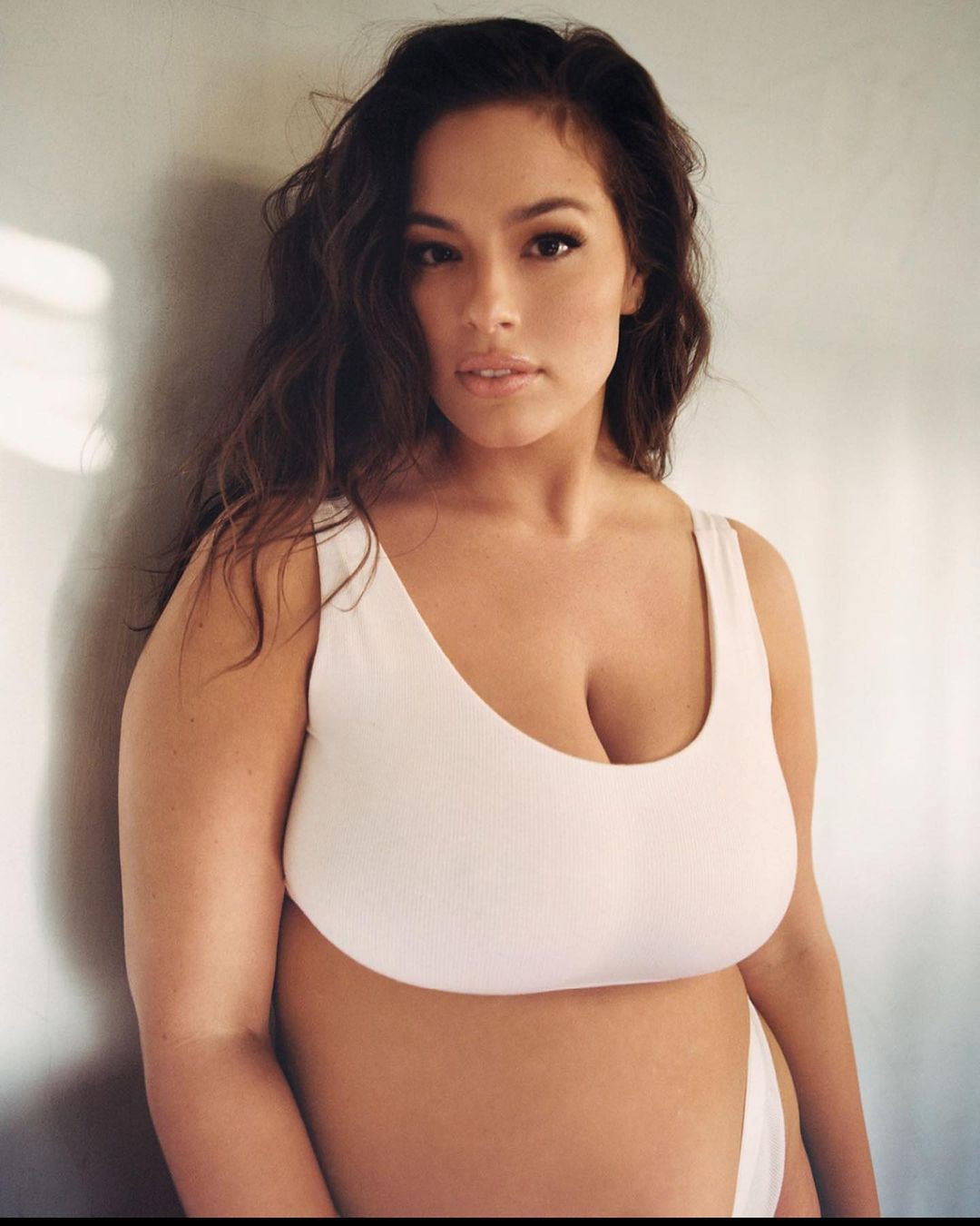 Karnı burnunda Ashley Graham'dan çıplak paylaşım! - Sayfa 16