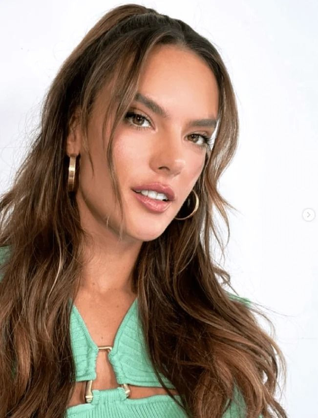 Ünlü model Alessandra Ambrosio cesur pozlarıyla mest etti! - Sayfa 17