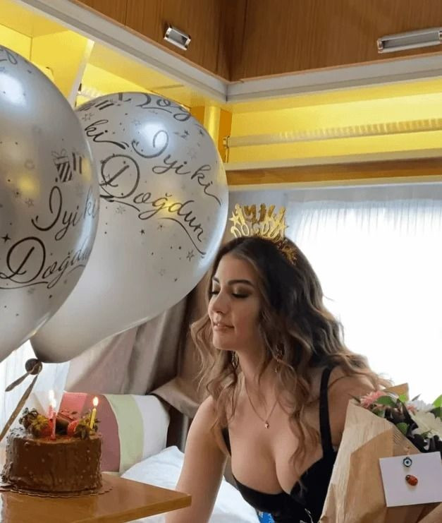 Aşk Mantık İntikam’ın Esra’sı Burcu Özberk bikinili pozunu paylaştı! “Anlık gelen tatil isteği” - Sayfa 18