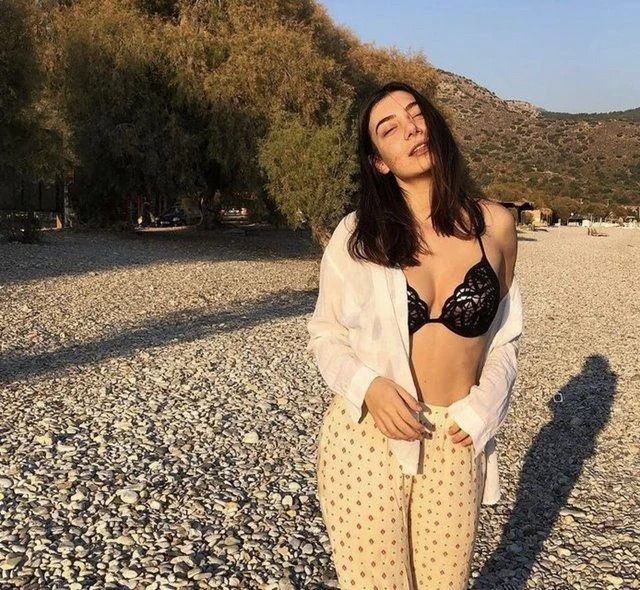 Alemin Kralı'nın 'Oben'i Birsu Demir'in son hali şoke etti! Seksi şarkıcı Dua Lipa'ya benzetildi - Sayfa 35