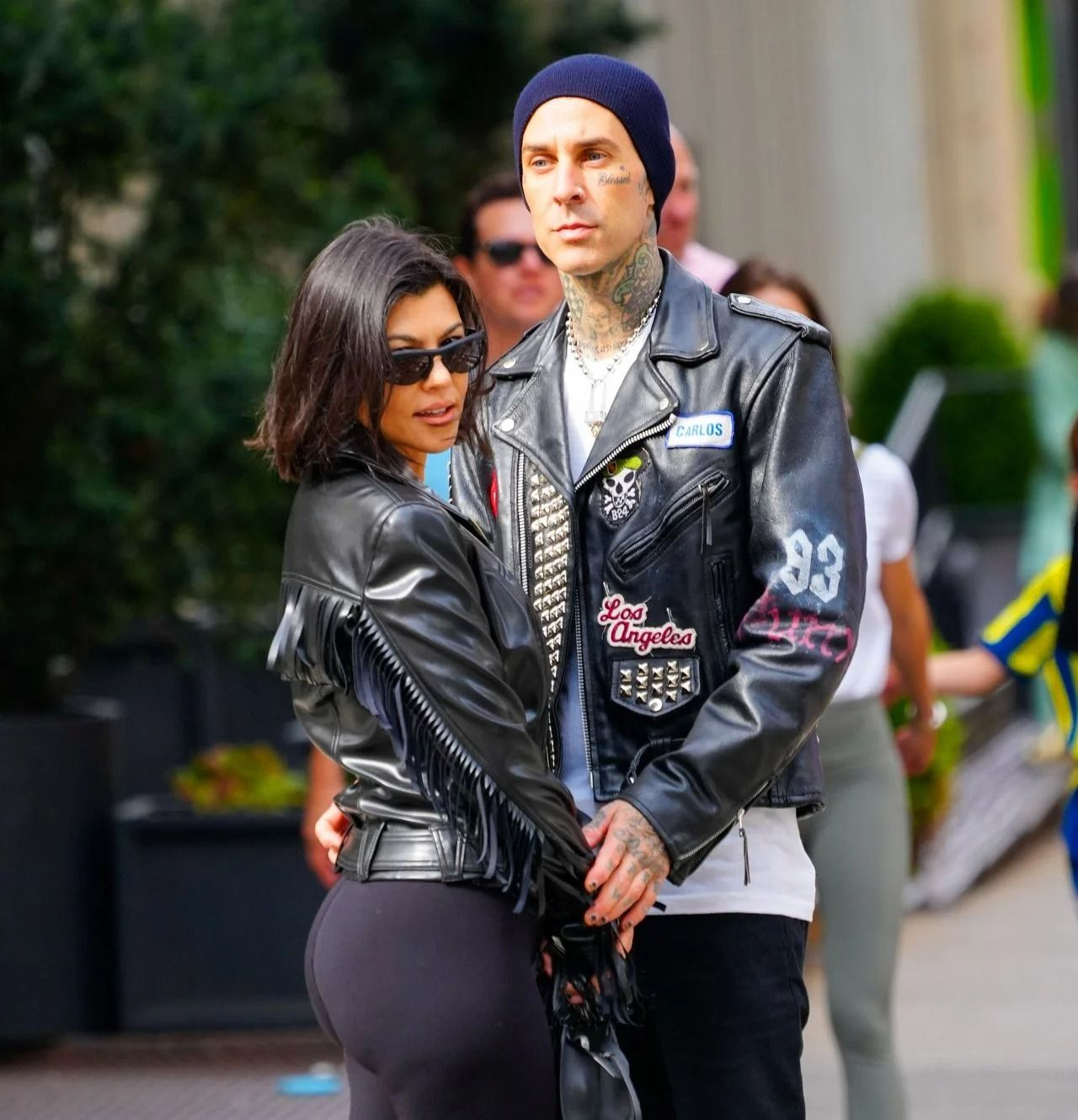 Travis Barker'ın nişanlısı Kourtney Kardashian'ın ayağını öptüğü yatak paylaşımı olay oldu! - Sayfa 7