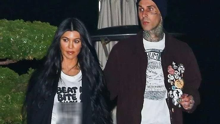 Travis Barker'ın nişanlısı Kourtney Kardashian'ın ayağını öptüğü yatak paylaşımı olay oldu! - Sayfa 2