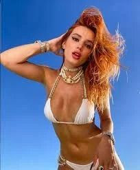 Bella Thorne'dan Noel'e özel nefes kesen jartiyerli pozlar! "Senin gibisini..." - Sayfa 26