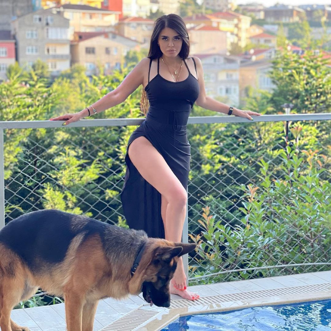 Sevgilisine kadın arkadaşından gelen çıplak fotoğrafları yakalayan Ebru Polat öfke kustu! - Sayfa 30