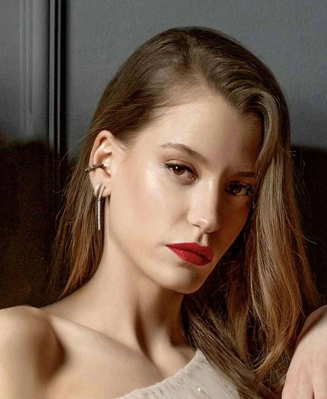 Serenay Sarıkaya'nın çorap terlik kombini olay oldu! “Adana tarzı Serenay” - Sayfa 20