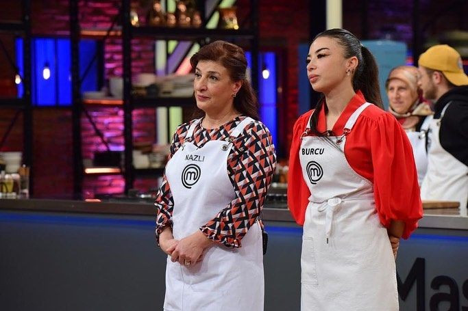 MasterChef'te yarışan o ismin dudak dudağa pozları ortaya çıktı! - Sayfa 17