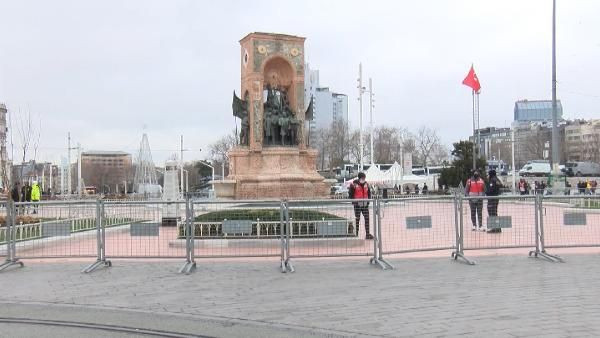 Taksim'de yılbaşı yoğunluğu dikkat çekti! Atlı polisler tek tek aradı: Galata büyüledi - Sayfa 23